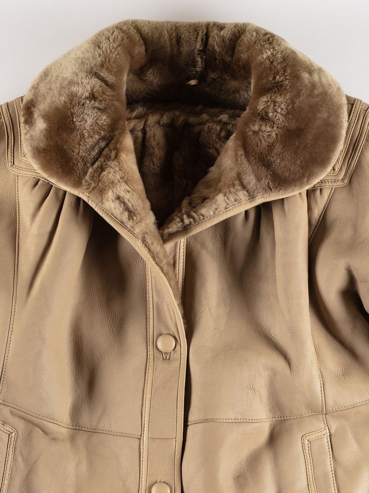 Vintage 70's Women Sheepskin Coat in BeigeMN340