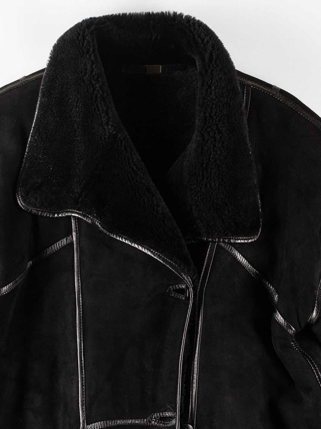 Vintage 90's Women Sheepskin Coat in BlackMN144