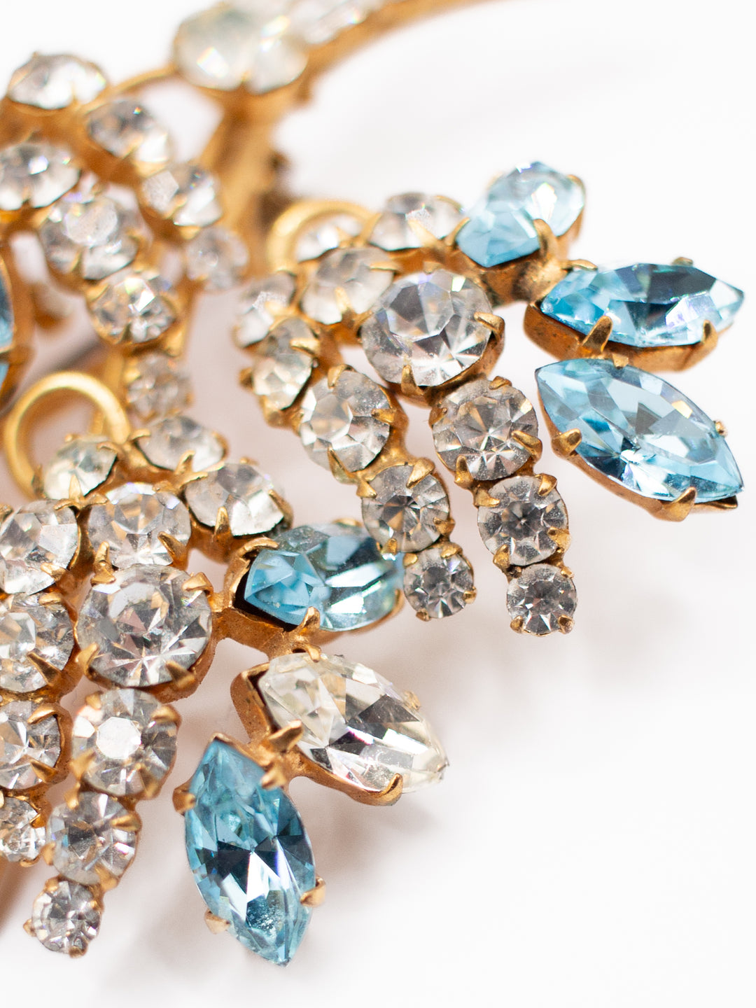 Vintage 60's Brooch in Gold