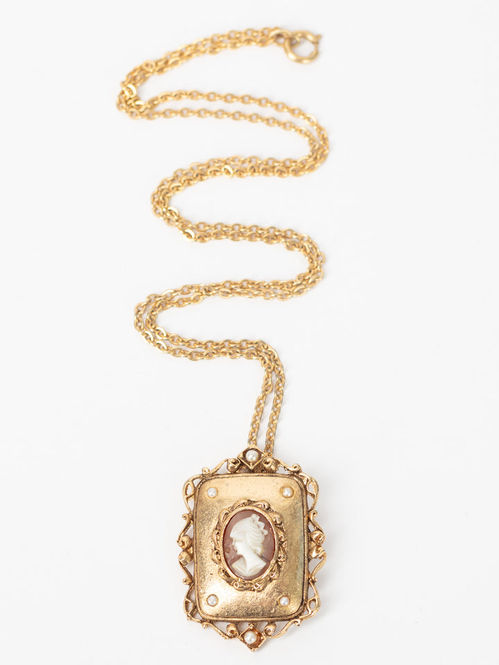 Vintage 70's Cameo Pendant Necklace