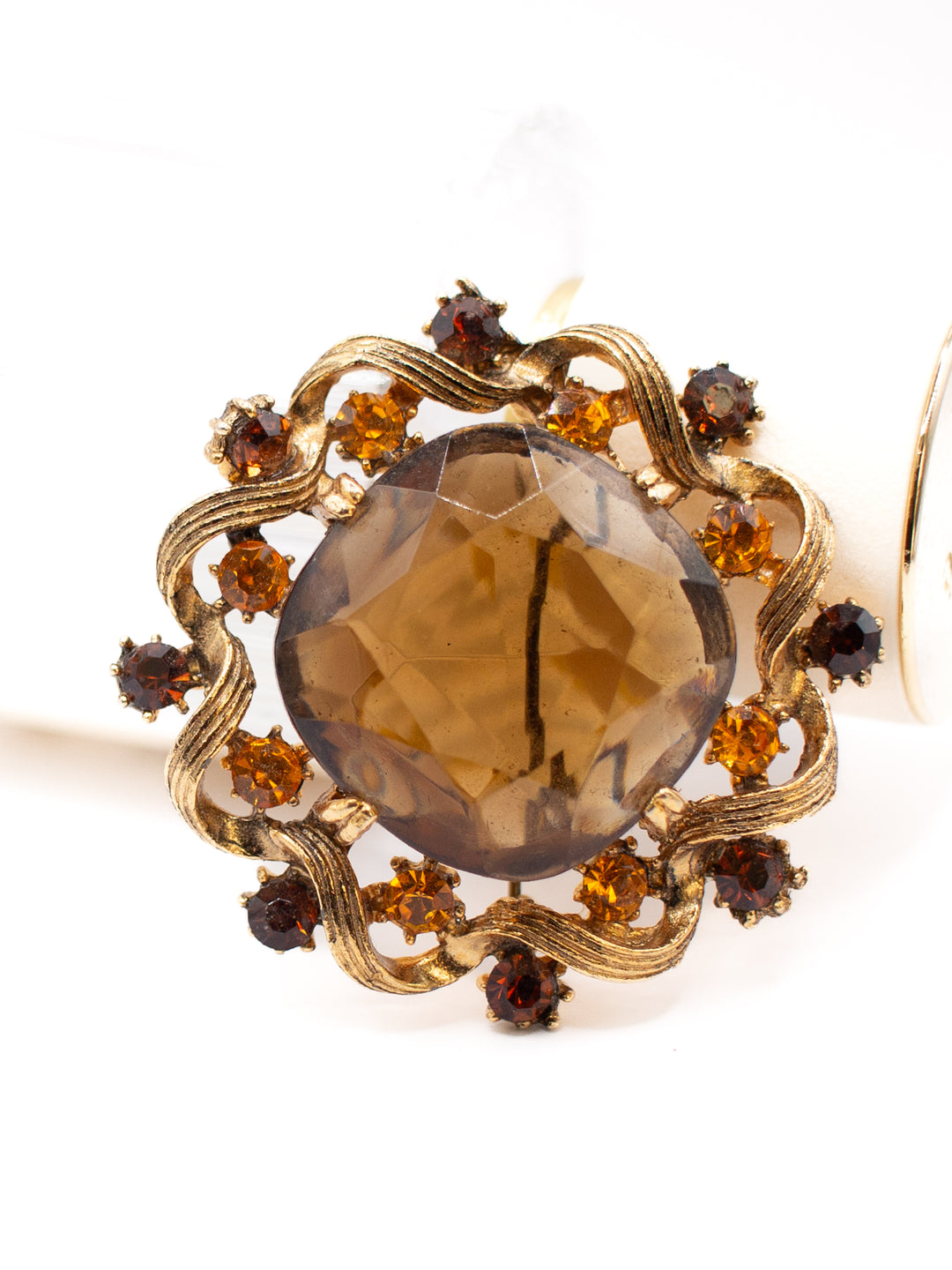 Vintage 50's Brooch in Brown