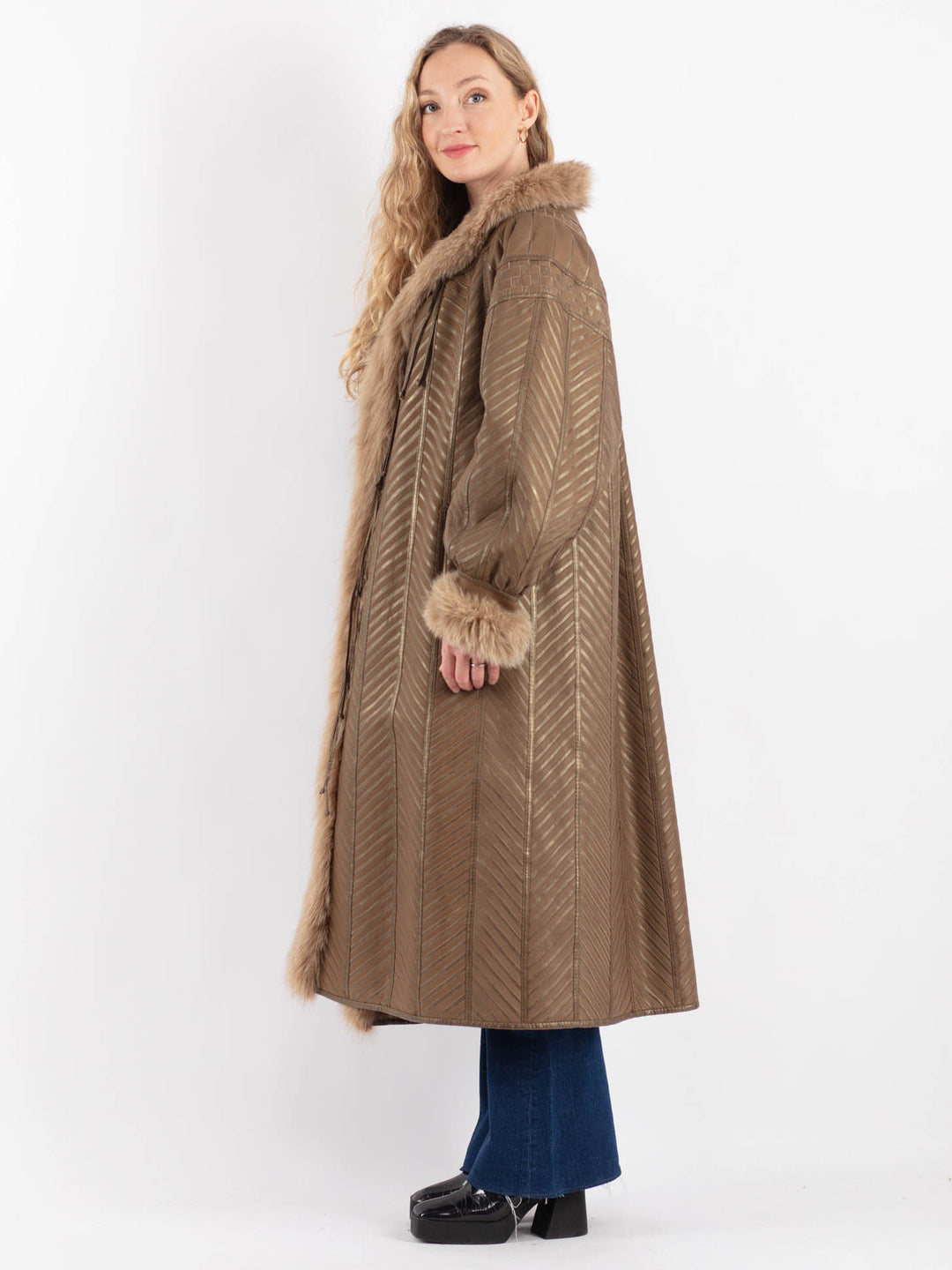 Vintage 80's Women Sheepskin Coat in Beige