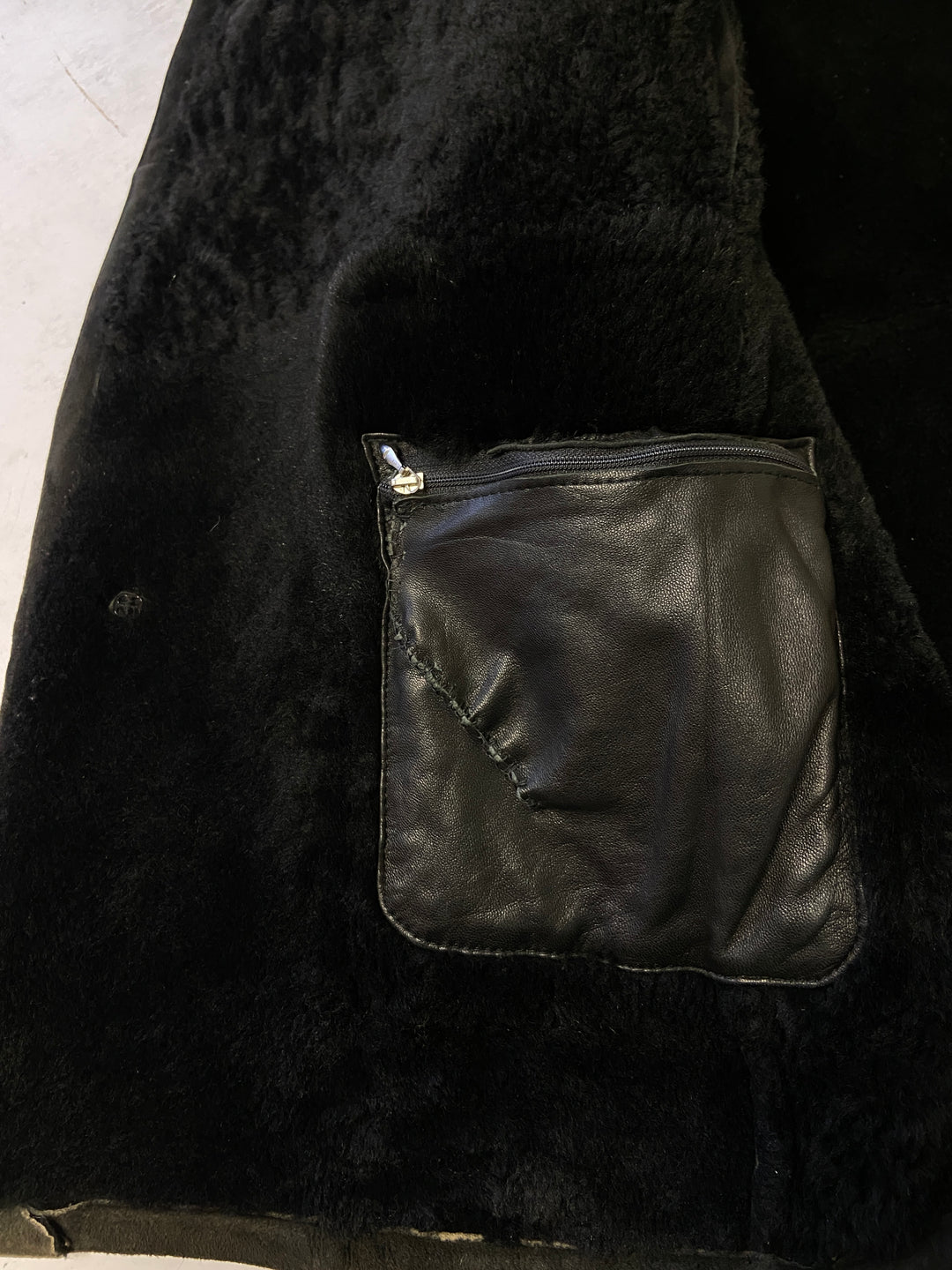 Vintage 90's Men Sheepskin Shearling Coat in Black - NorthernGrip