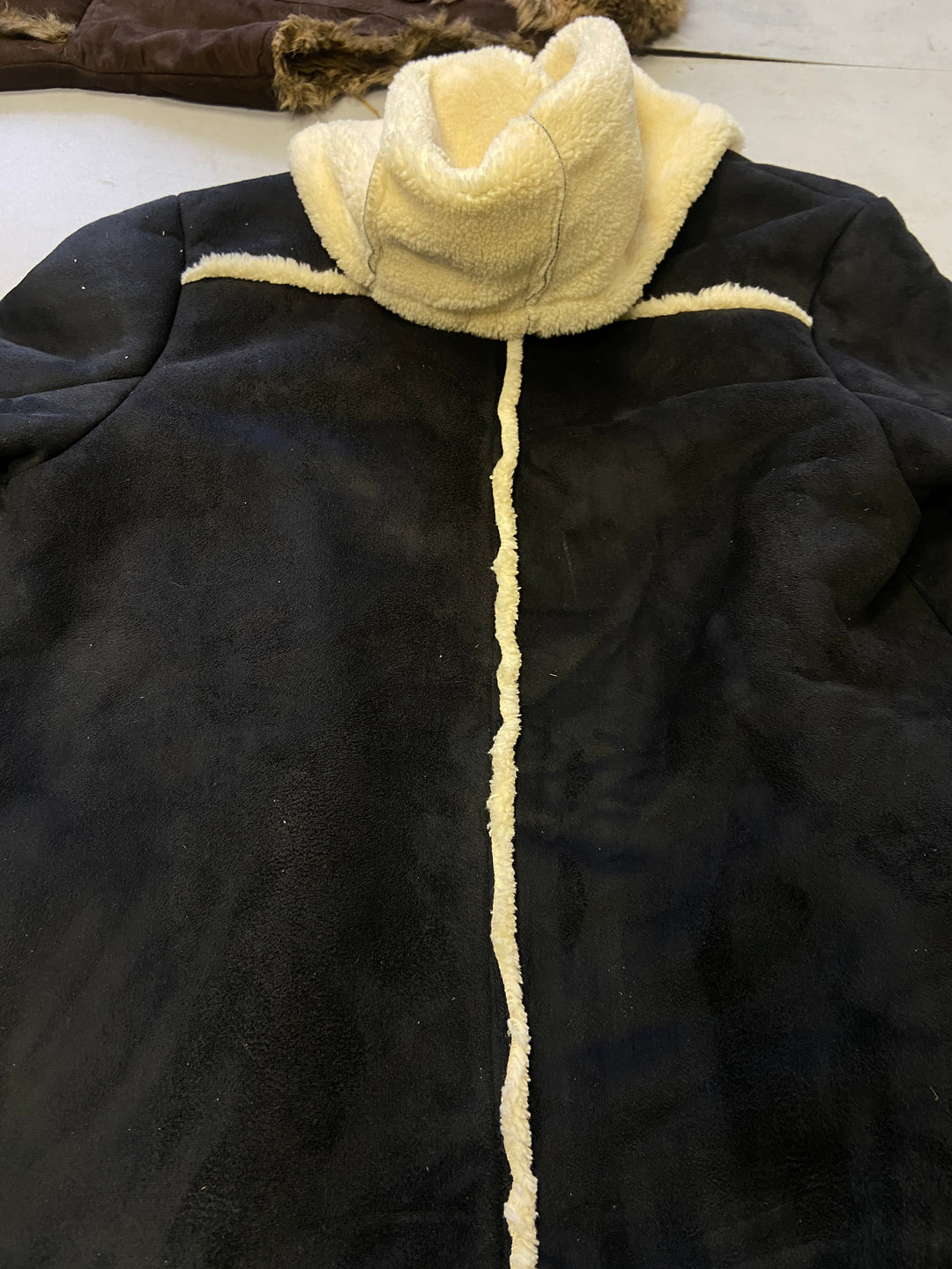Vintage 90's Women Faux Sheepskin Coat in Black - NorthernGrip
