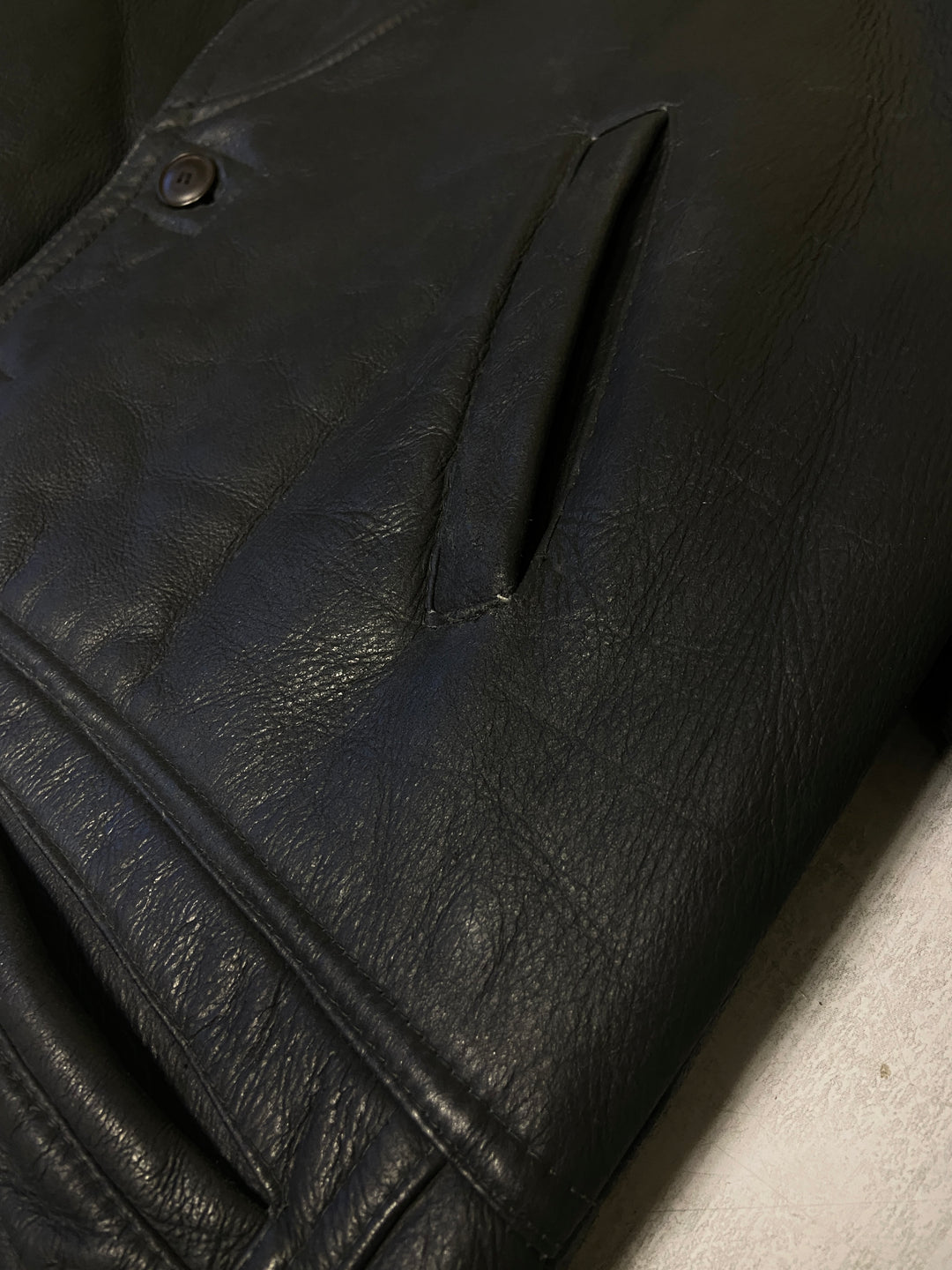 Vintage 80's Men Sheepskin Shearling Coat in Black - NorthernGrip