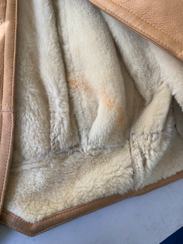 Vintage 80's Women Sheepskin Shearling Coat in BeigeV9478