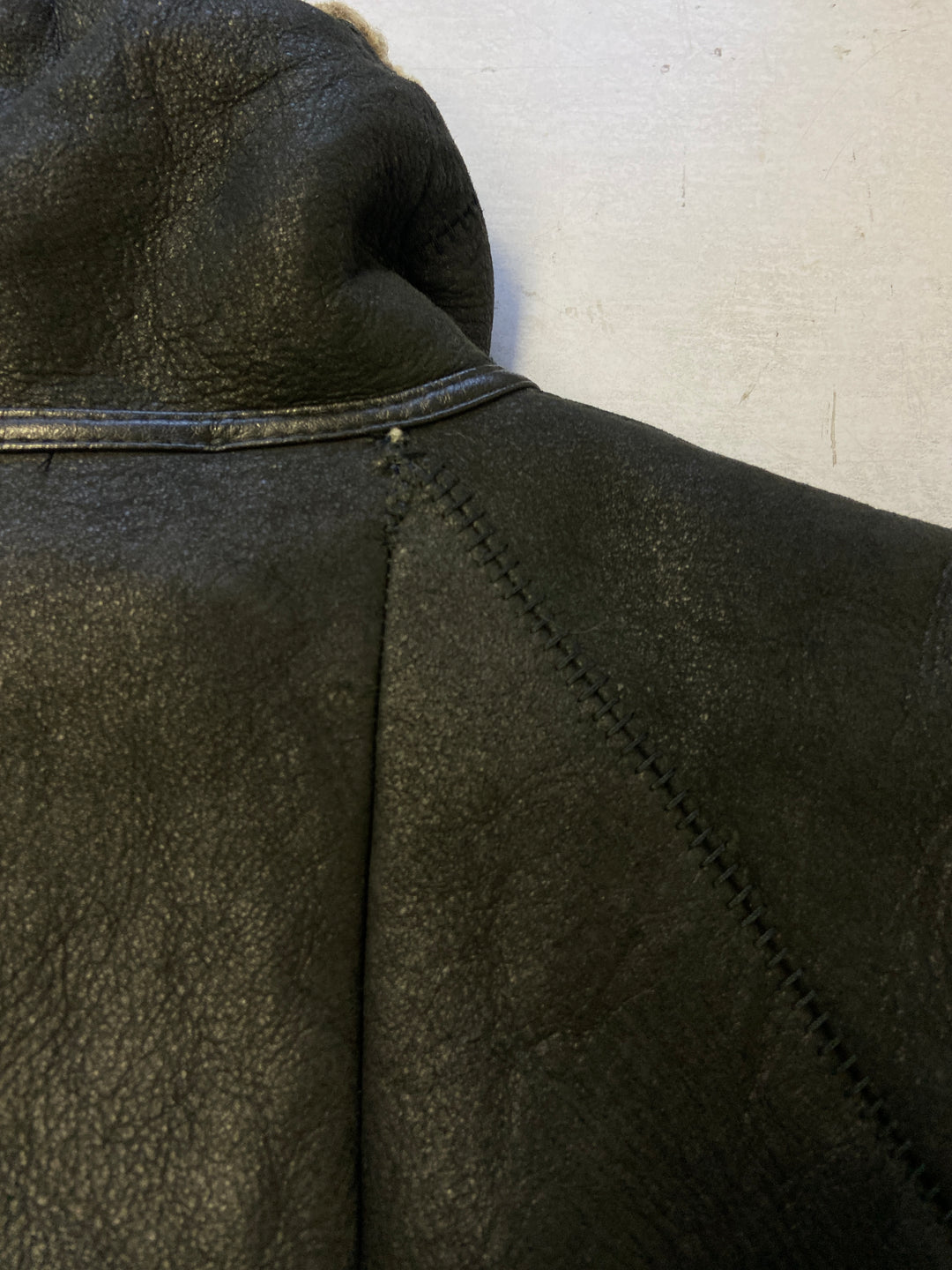 Vintage 90's Women Sheepskin Coat in BlackV8942