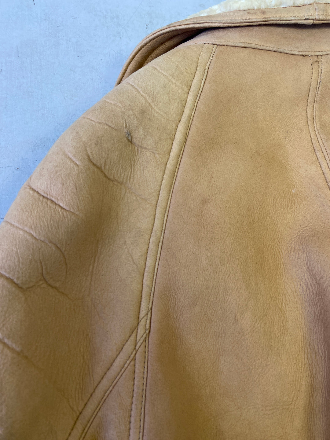 Vintage 80's Men Sheepskin Coat in BeigeZ603