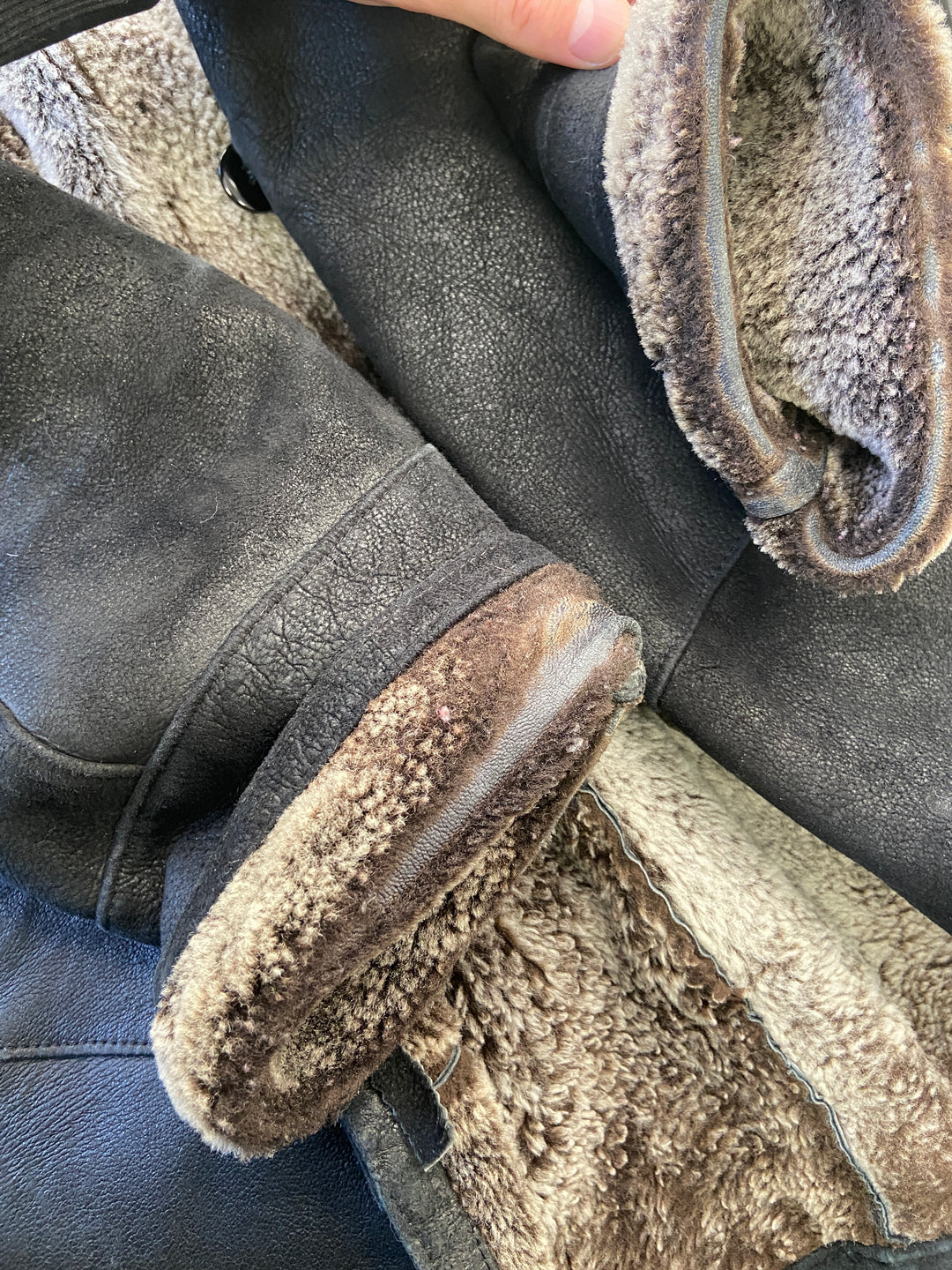Vintage 90's Women Sheepskin Coat in BlackA1151