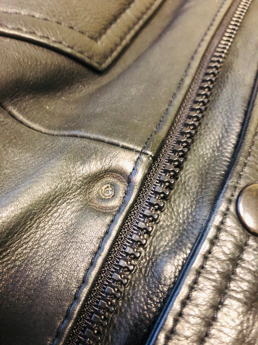 Vintage 90's Women Heavy Leather Biker Jacket in Black - NorthernGrip