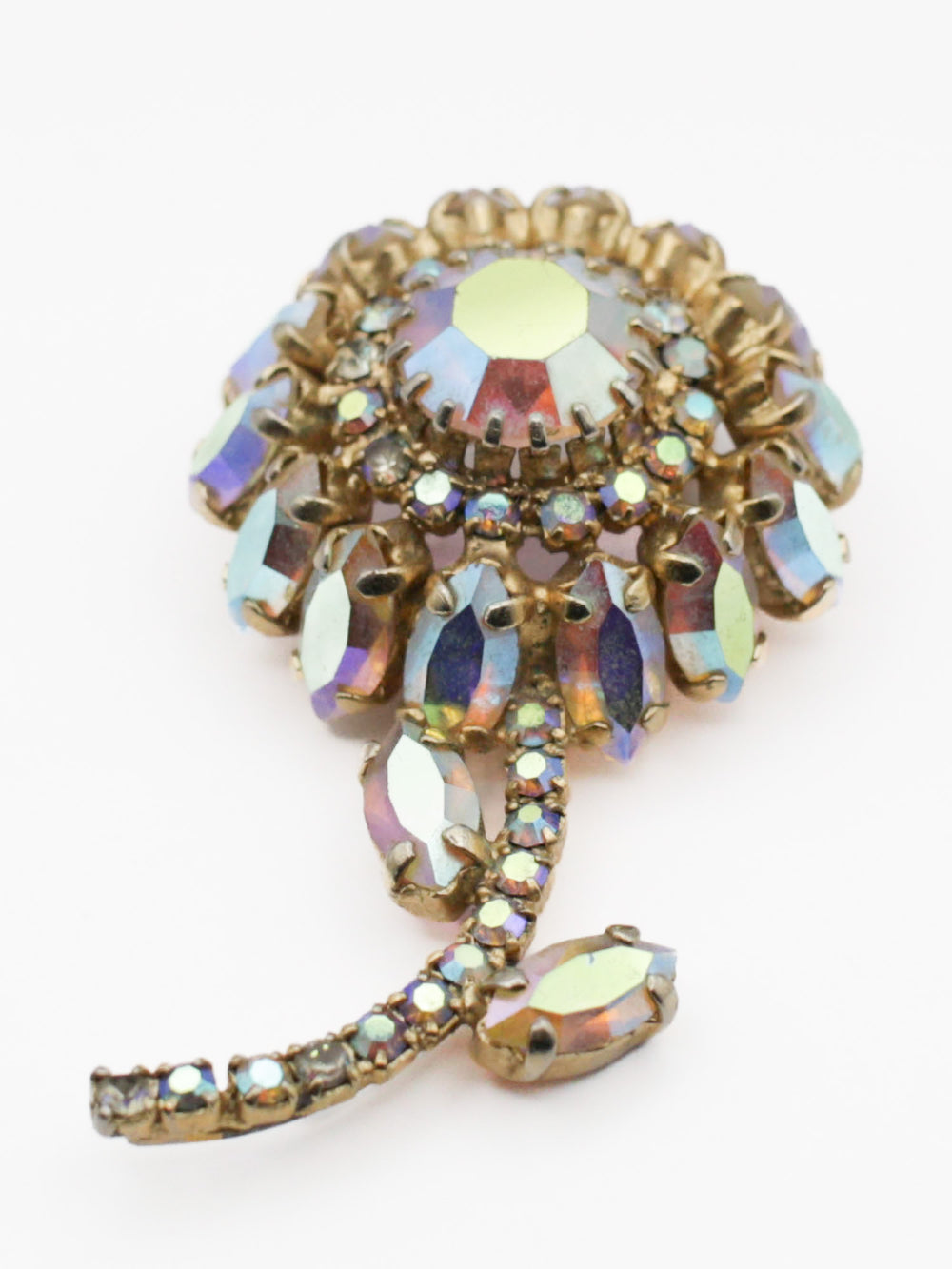 Vintage Brooch in Gold