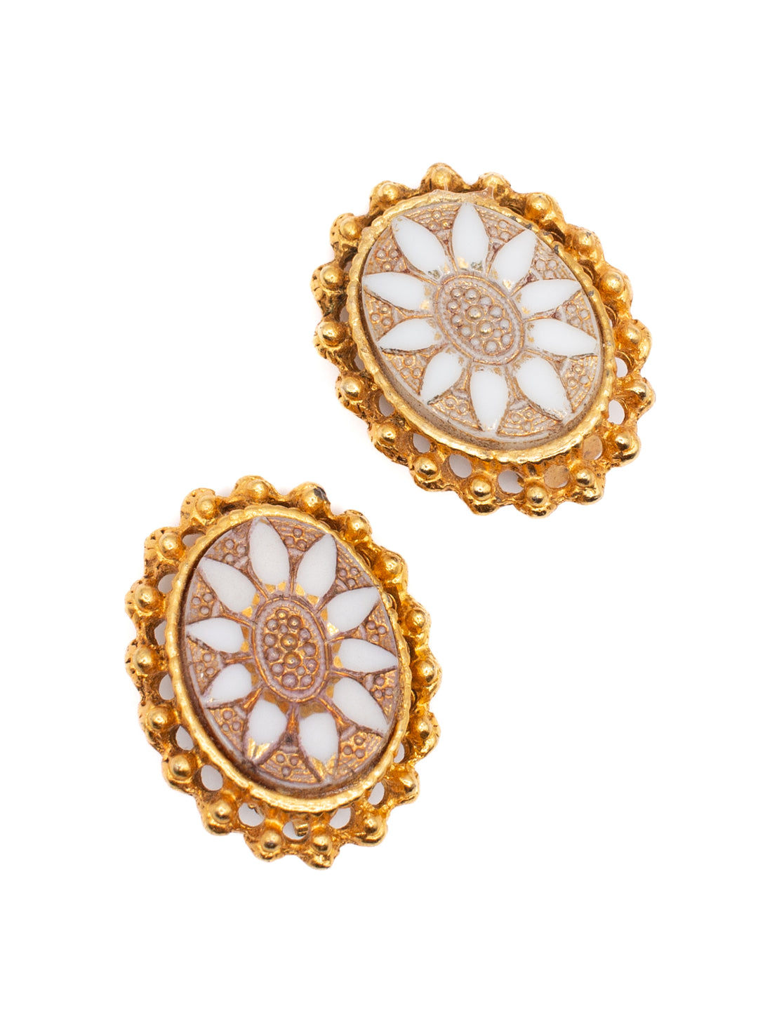 Vintage 60's Clip-on Earrings in Gold