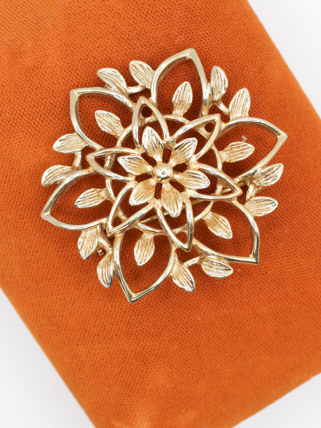 Vintage 60's Brooch in Gold