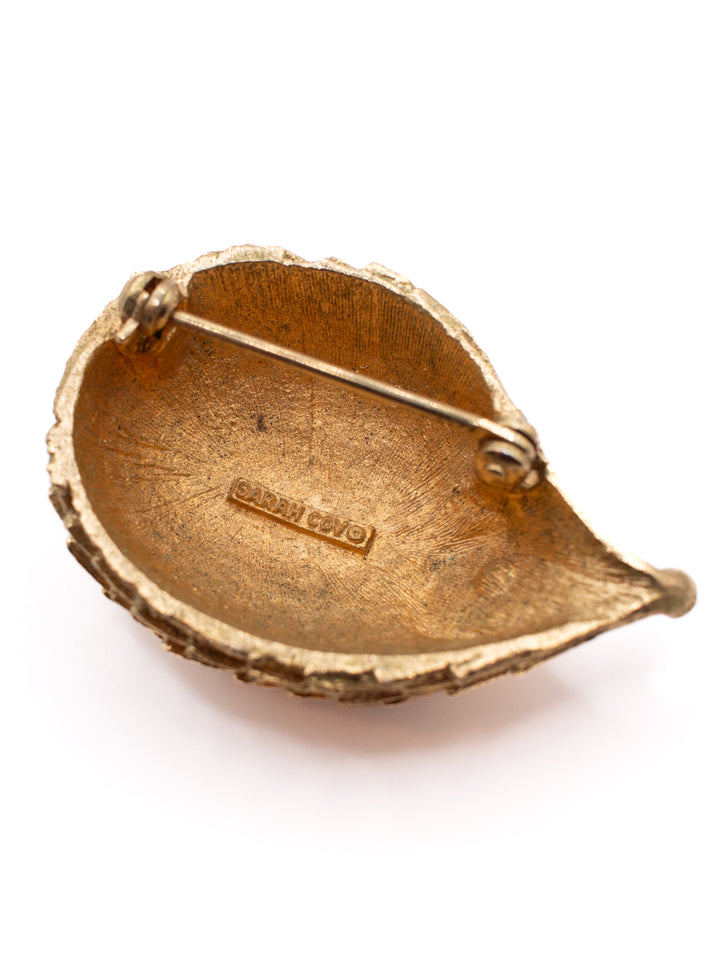 Vintage 70's Brooch in Gold