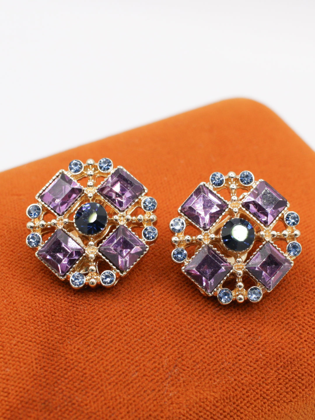 Vintage 80's Clip-on Earrings in Purple