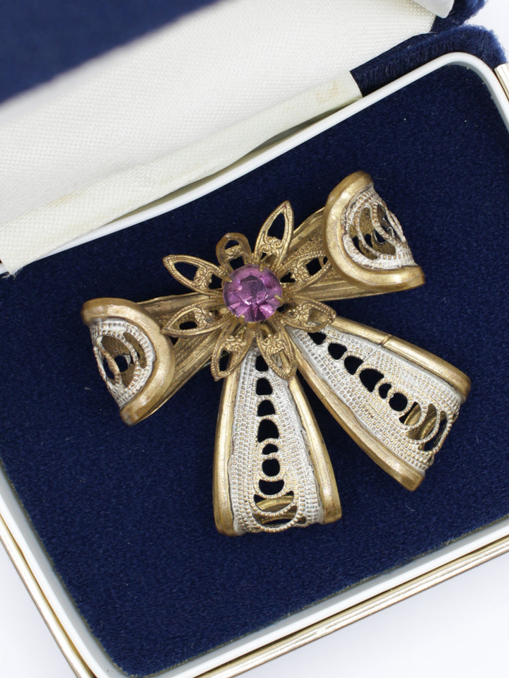 Vintage 50's Brooch in Gold