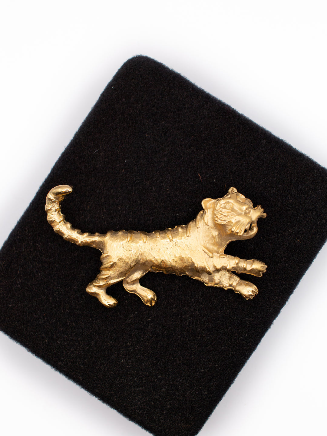 Vintage 60's Brooch in Gold