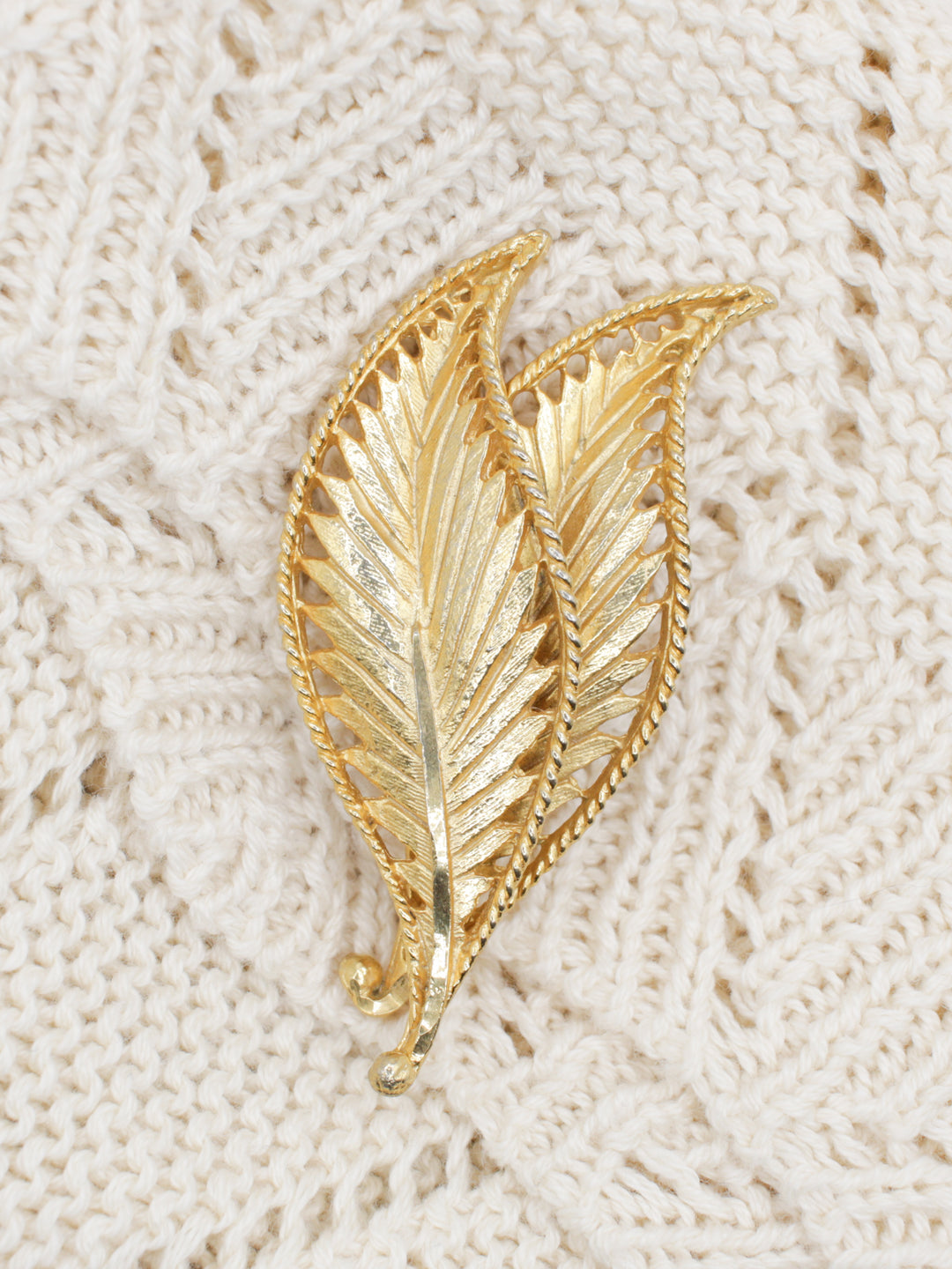 Vintage 70's Brooch in Gold