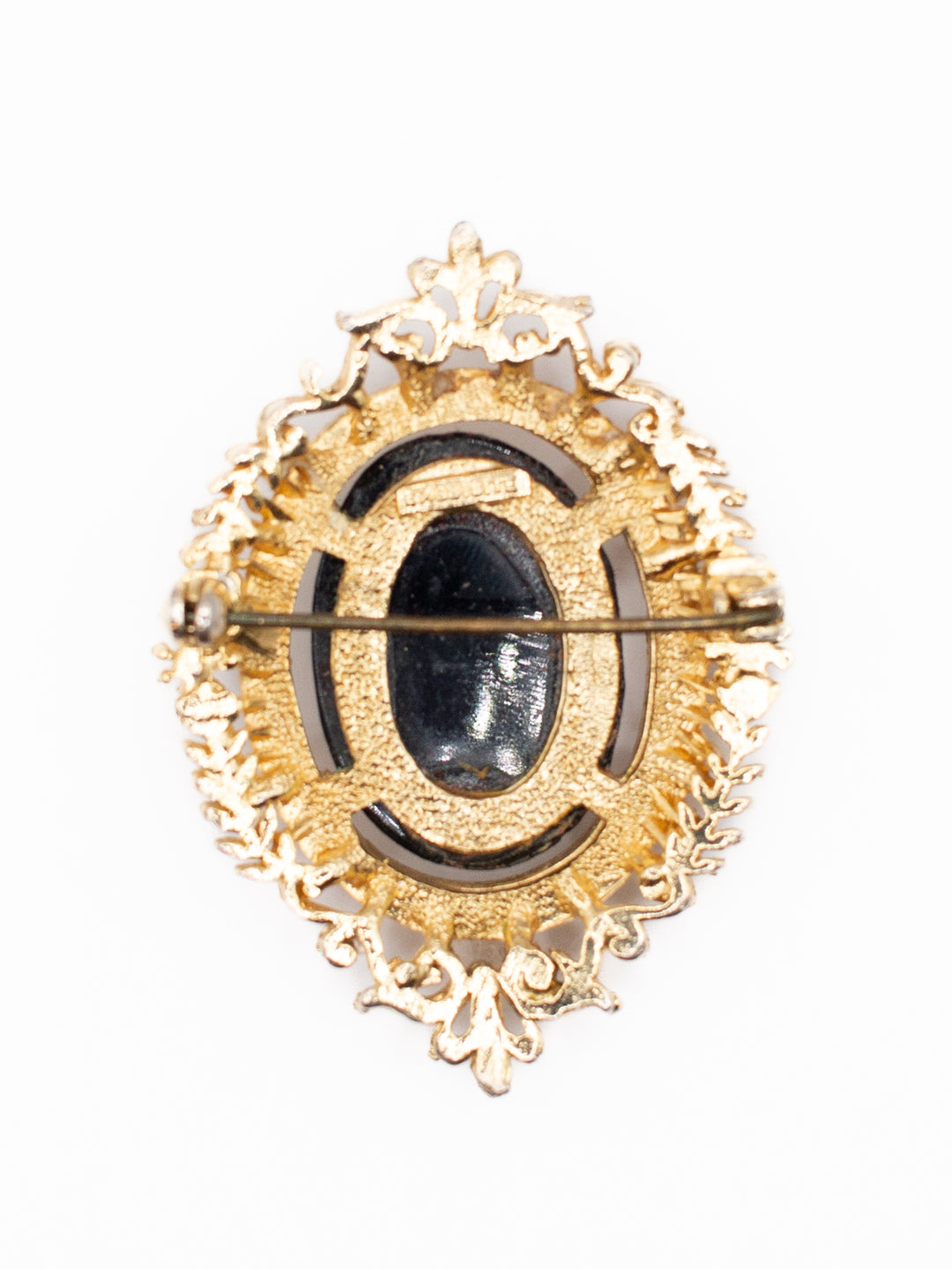 Vintage 70's Brooch in Gold