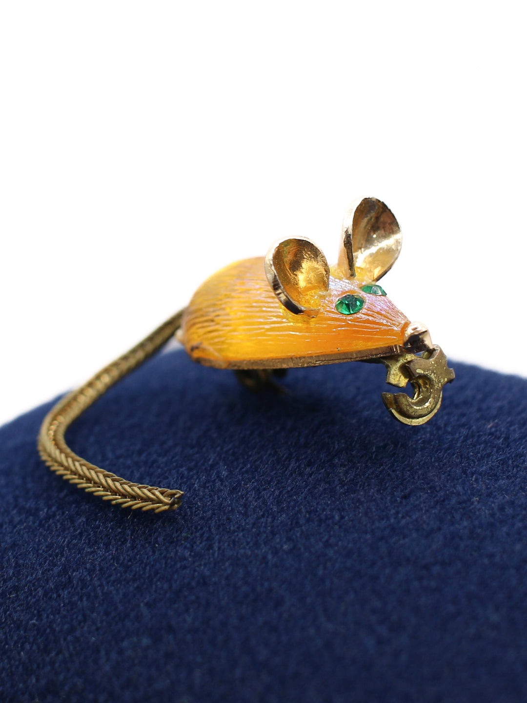 Vintage 60's Brooch in Gold