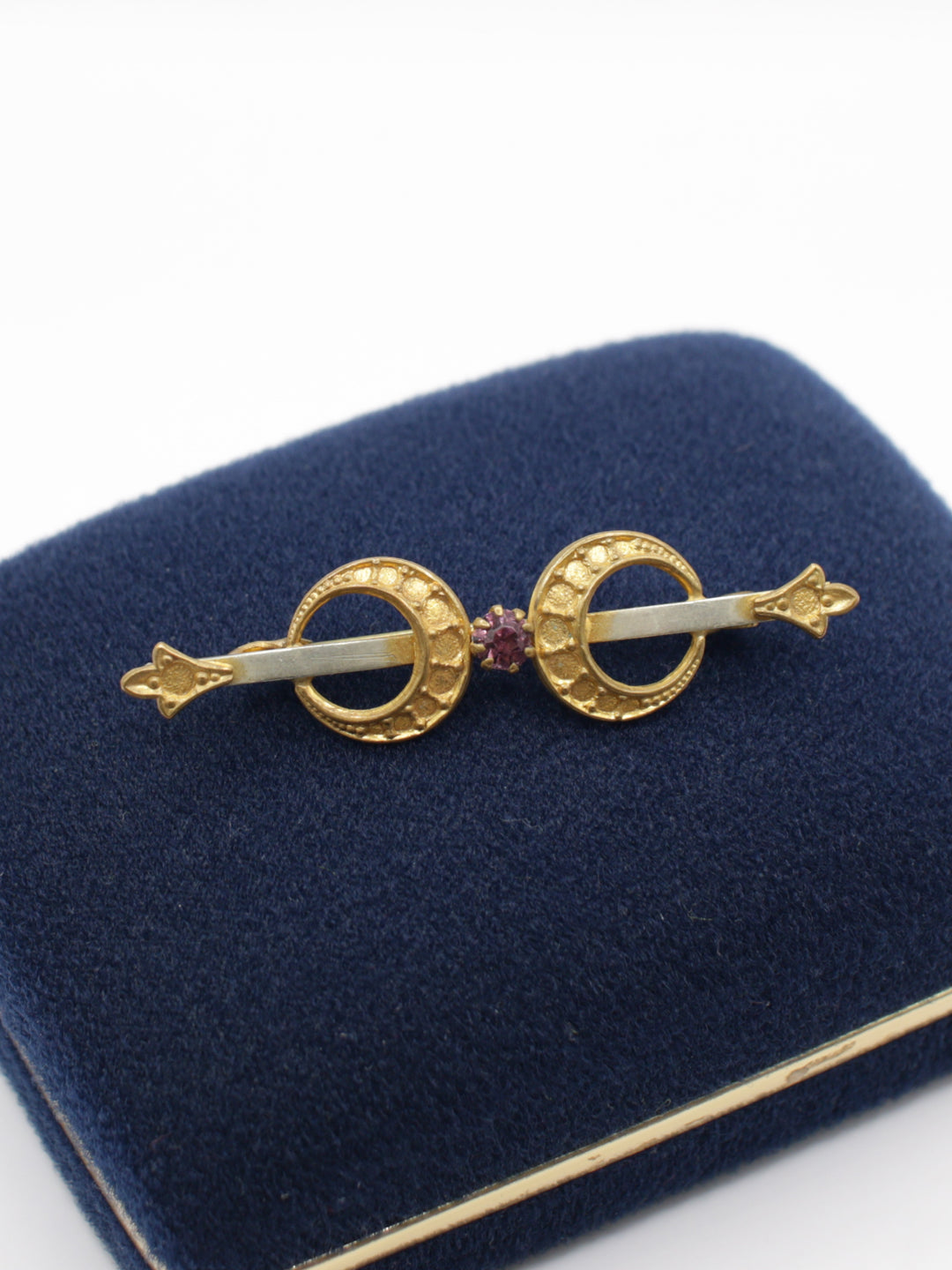 Vintage 20's Brooch in Gold