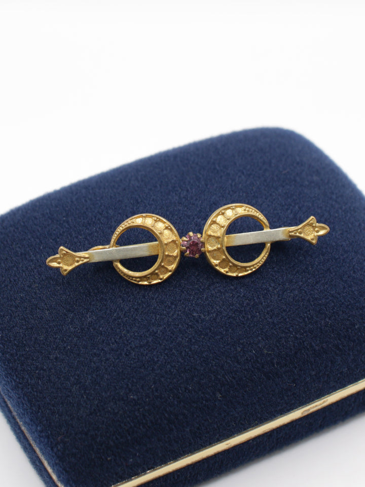 Vintage 20's Brooch in Gold