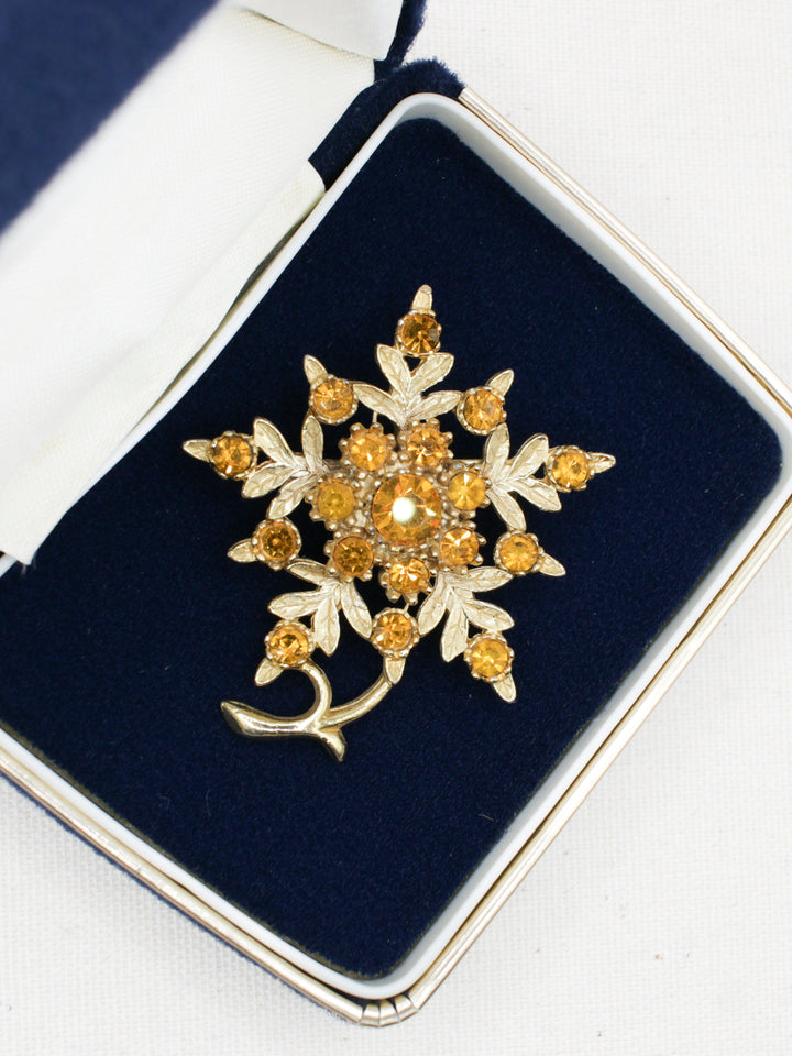 Vintage 50's Brooch in Gold