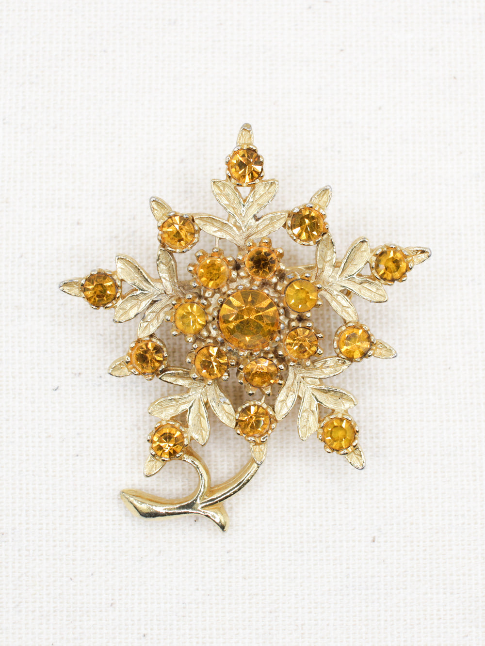 Vintage 50's Brooch in Gold