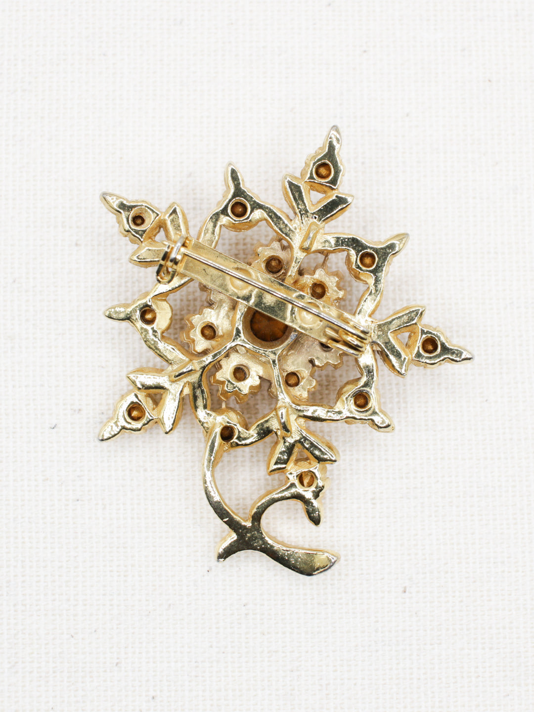 Vintage 50's Brooch in Gold