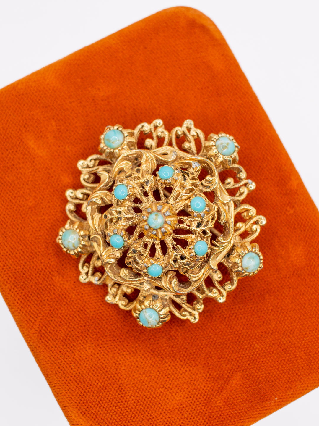 Vintage Brooch in Gold