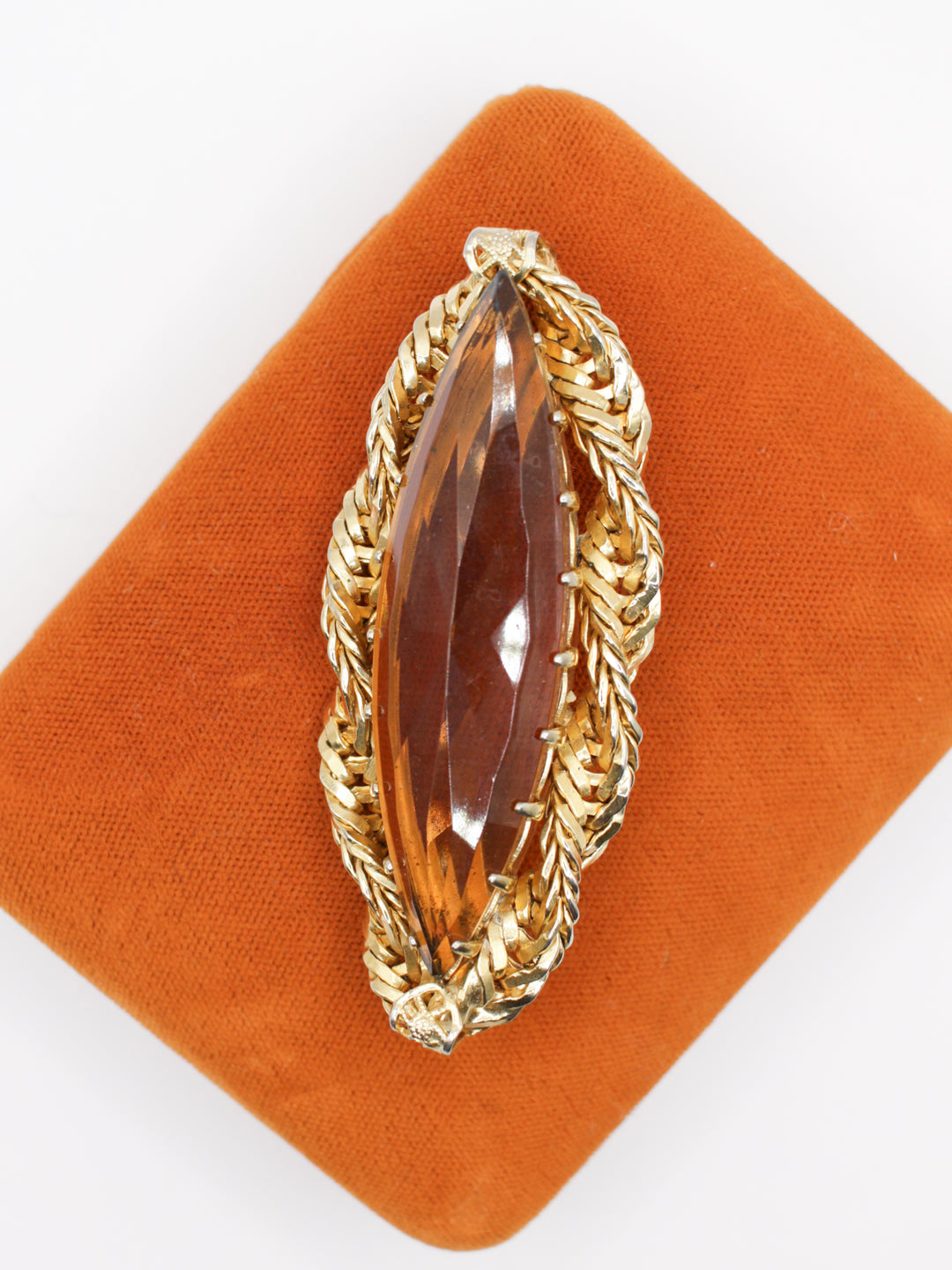 Vintage 50's Brooch in Gold