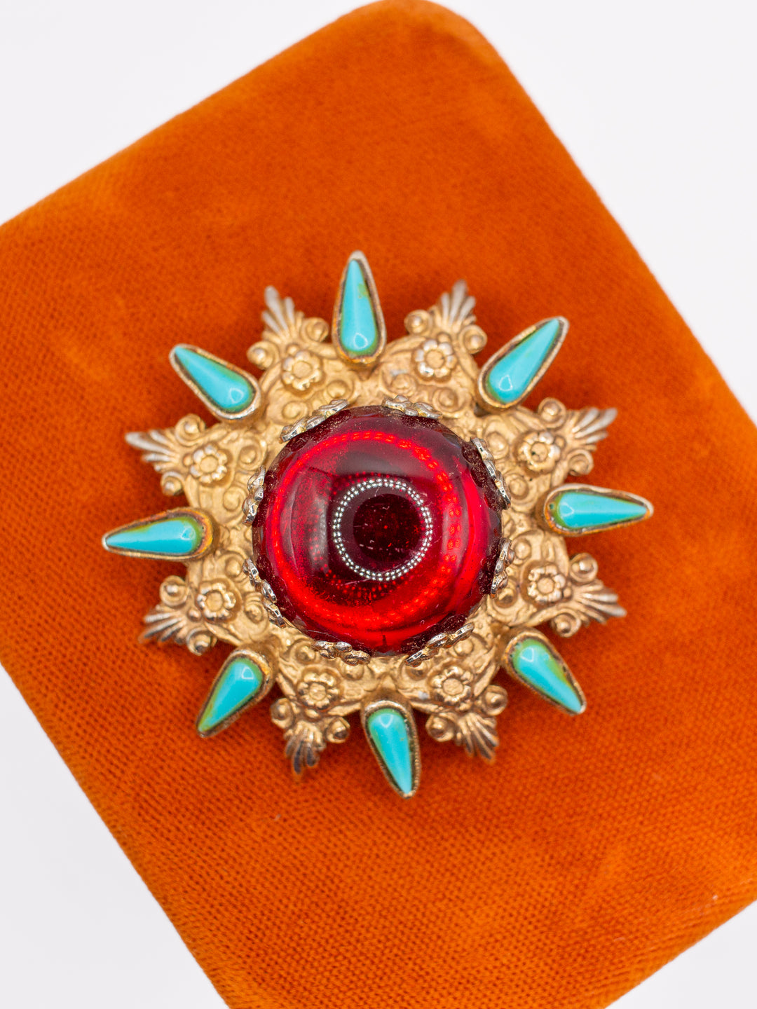 Vintage 70's Brooch in Gold