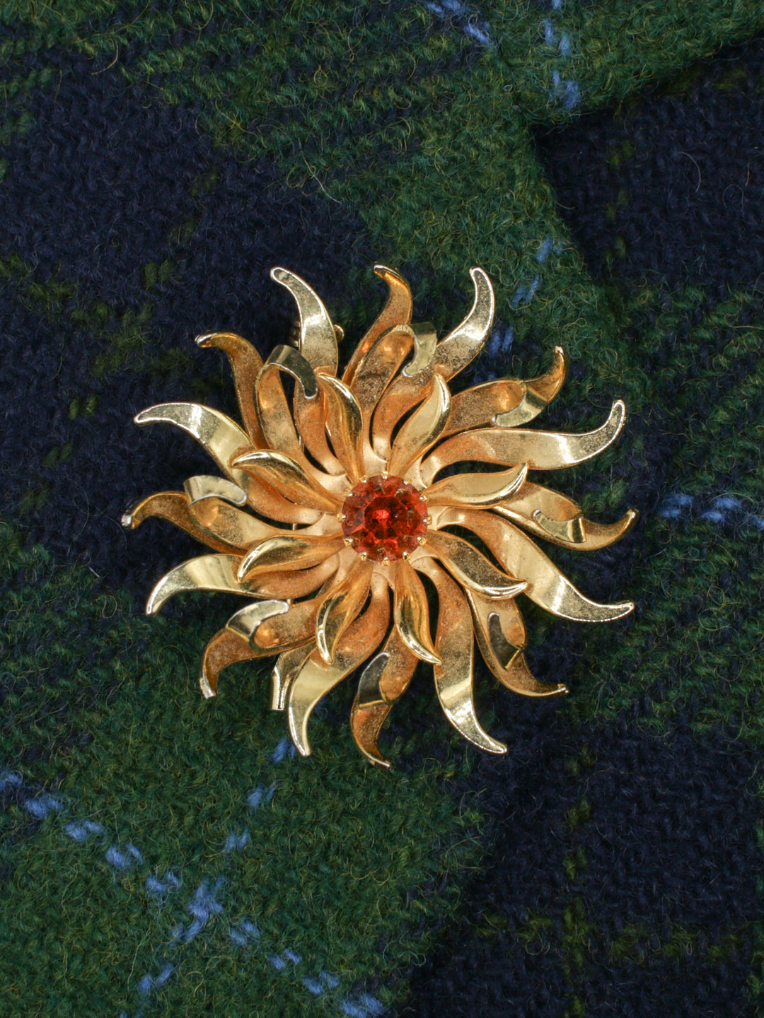 Vintage 60's Brooch in Gold