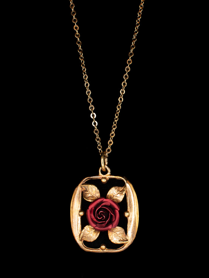 Vintage 70's Necklace in Gold