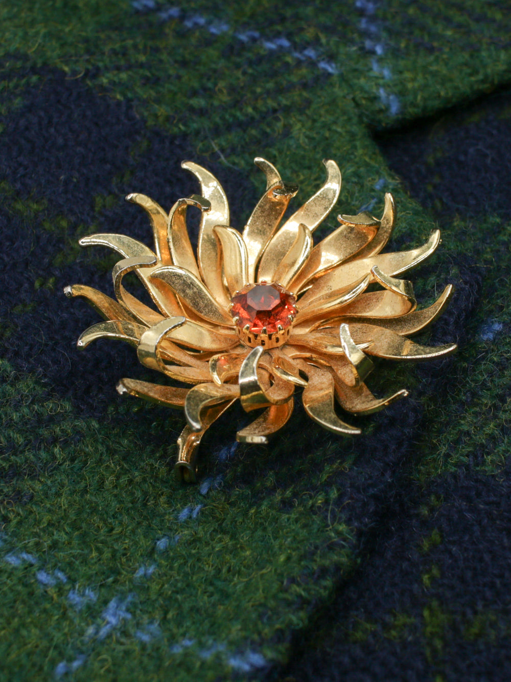 Vintage 60's Brooch in Gold