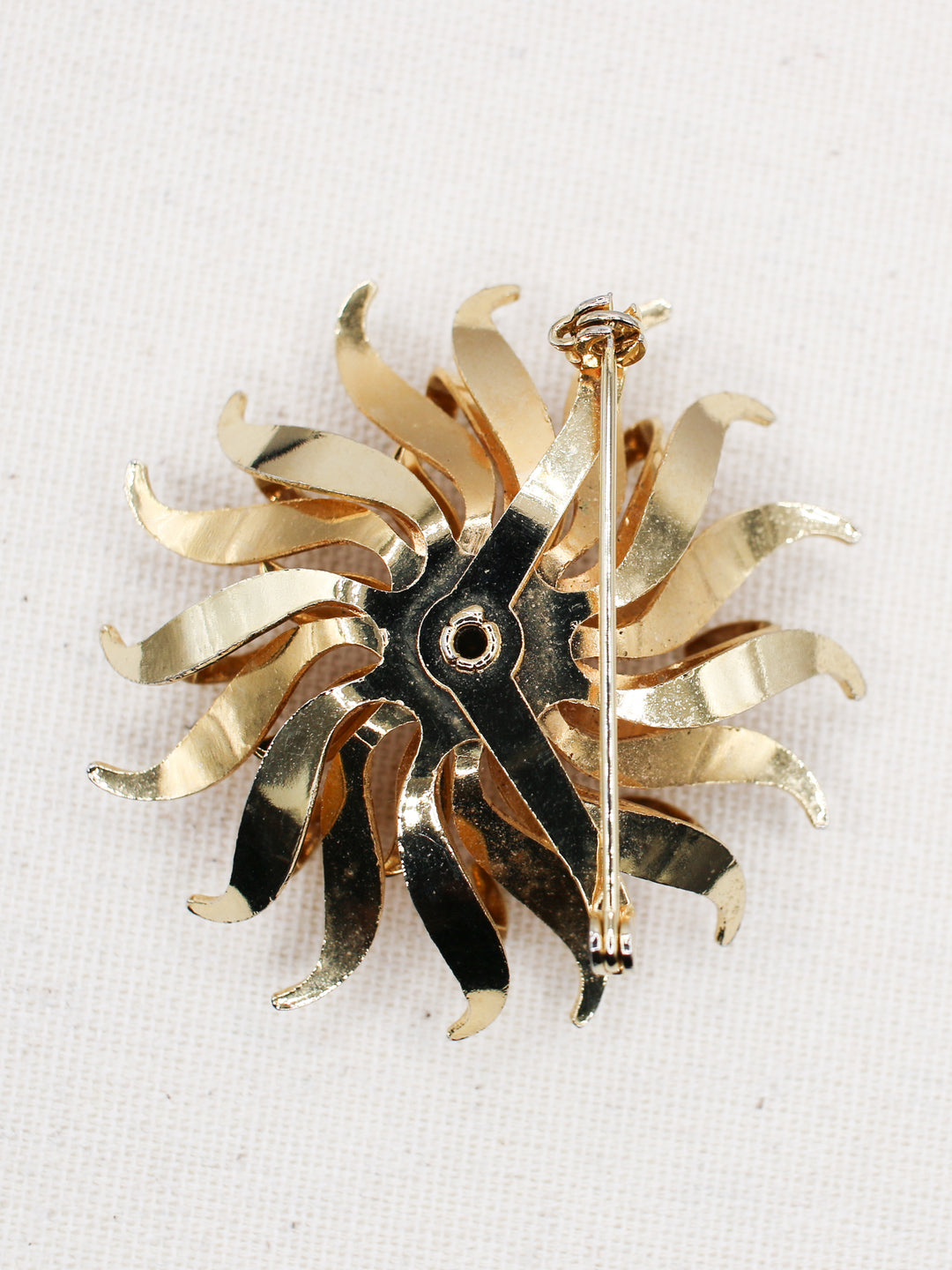 Vintage 60's Brooch in Gold
