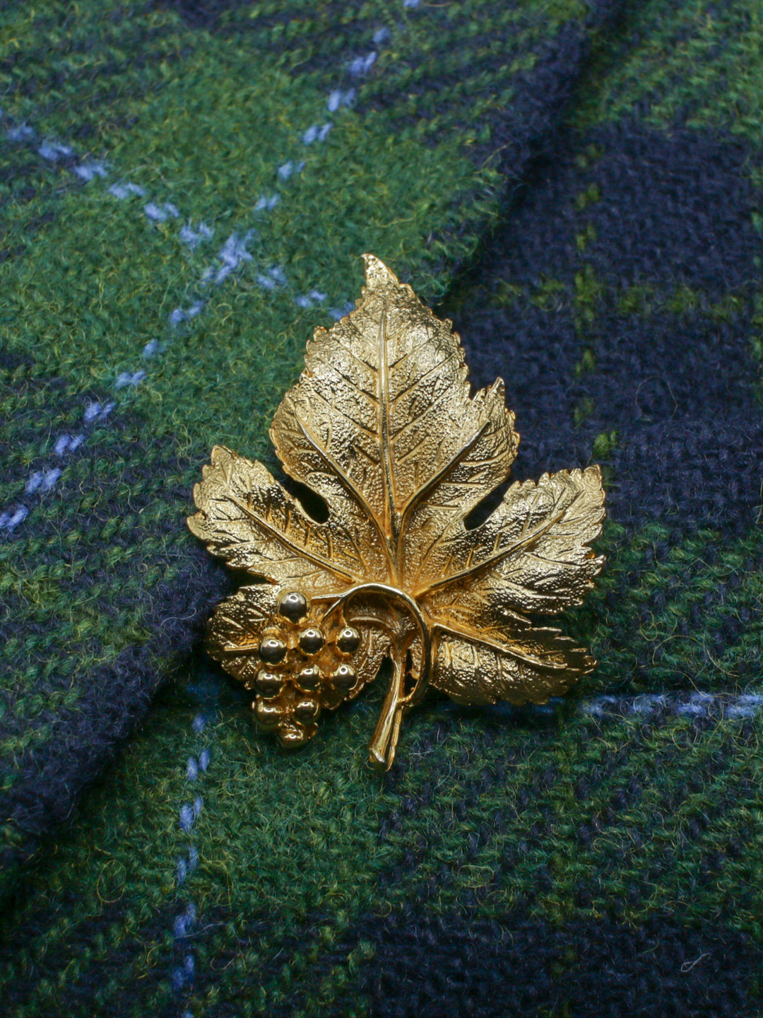 Vintage 60's Brooch in Gold