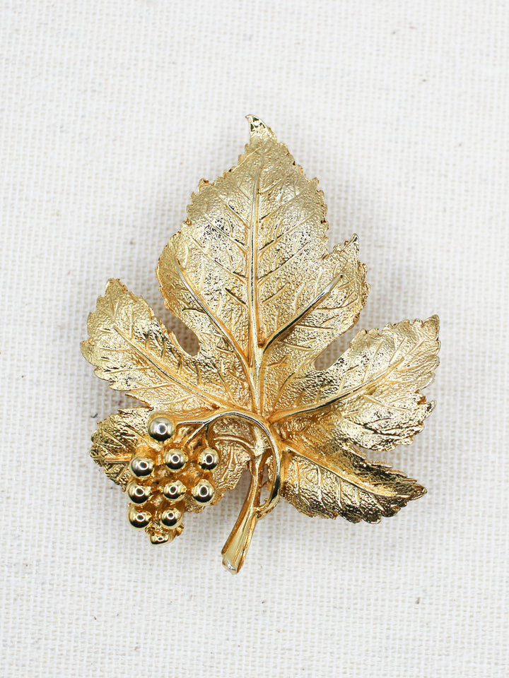 Vintage 60's Brooch in Gold