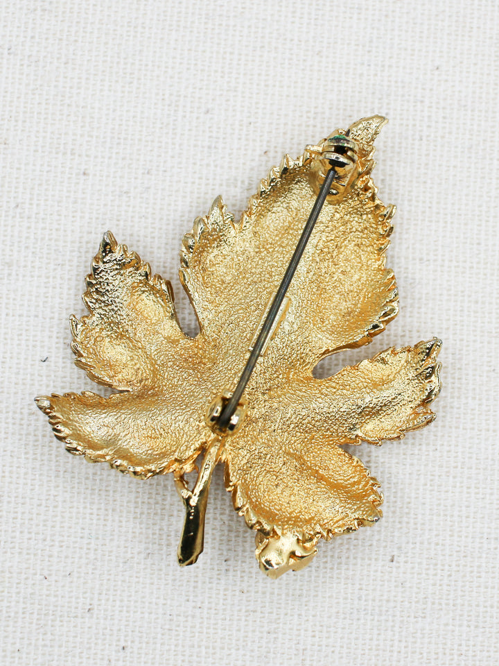 Vintage 60's Brooch in Gold
