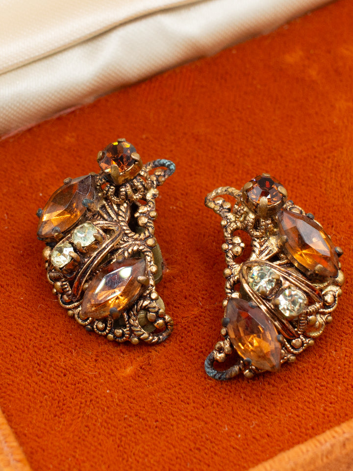 Vintage 30's Clip-on Earrings in Gold