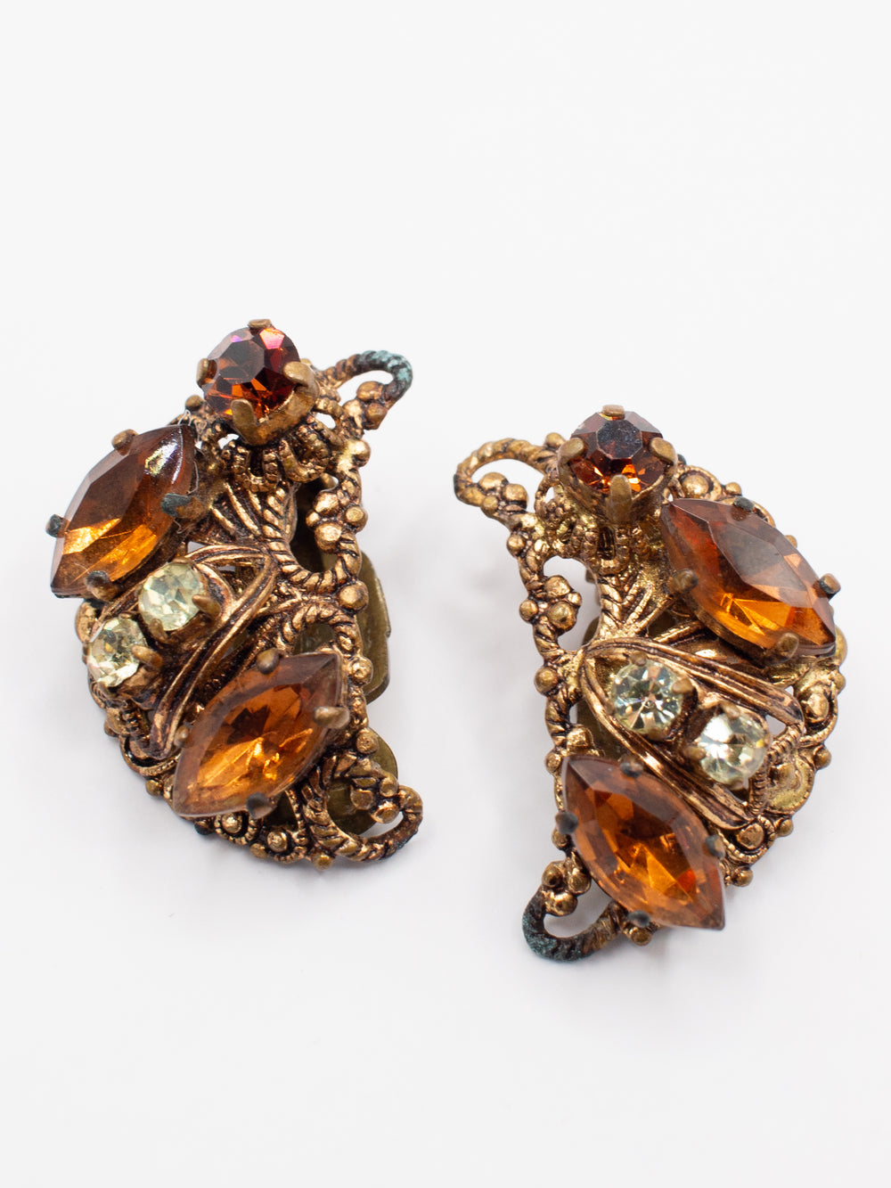 Vintage 30's Clip-on Earrings in Gold