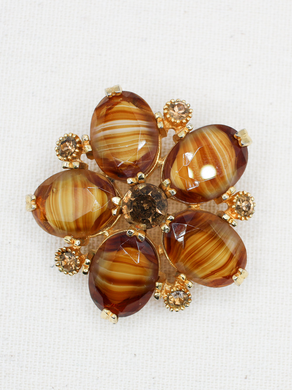 Vintage 60's Brooch in Gold