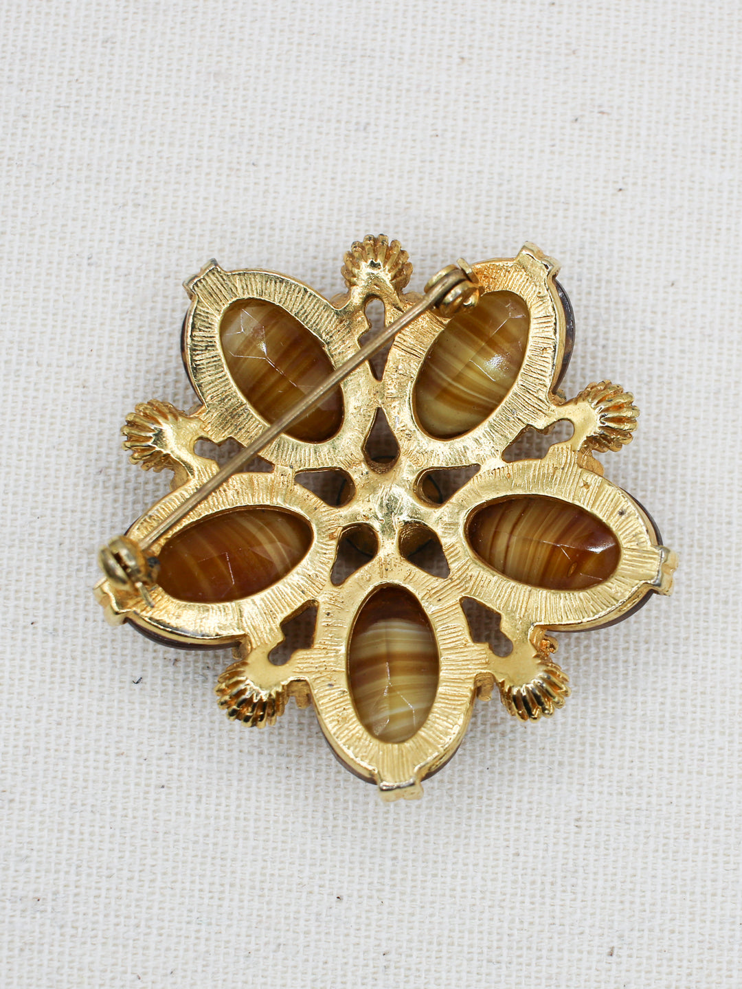 Vintage 60's Brooch in Gold