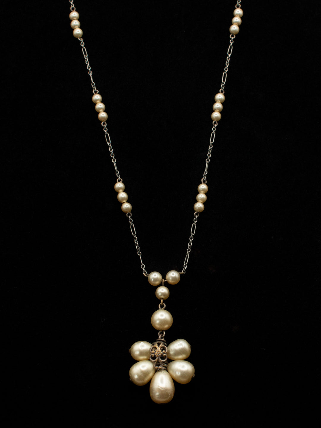 Vintage 20's Necklace in Silver