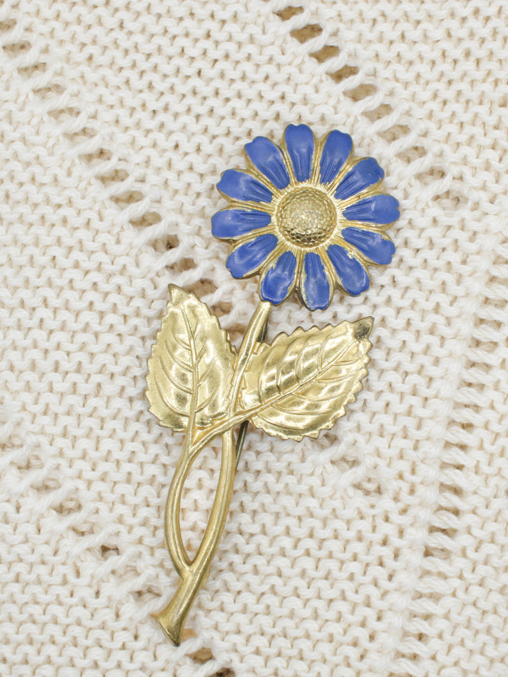 Vintage 60's Brooch in Gold