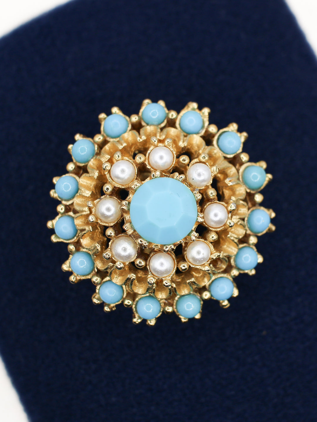 Vintage 60's Brooch in Gold