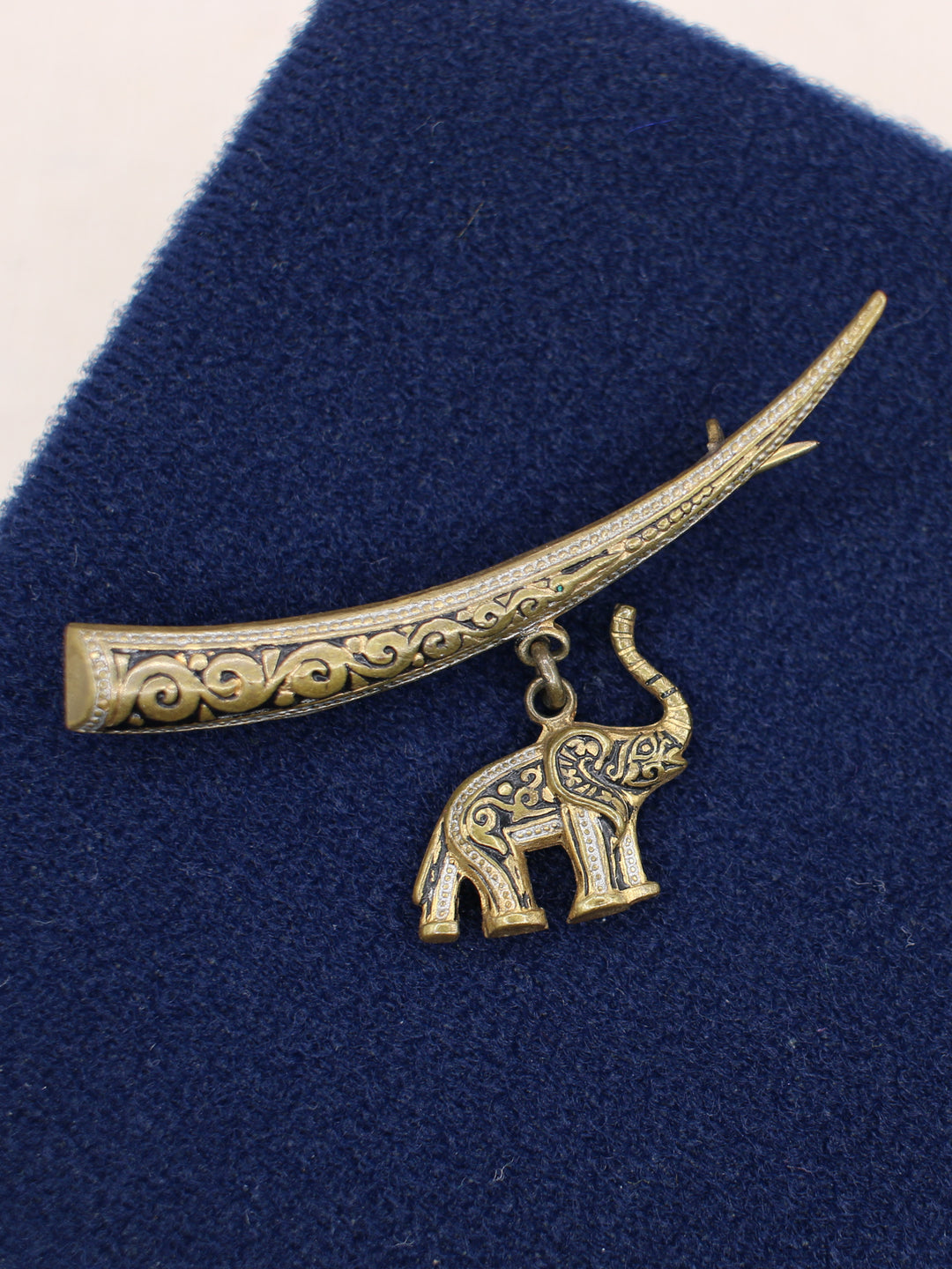 Vintage 70's Brooch in Gold