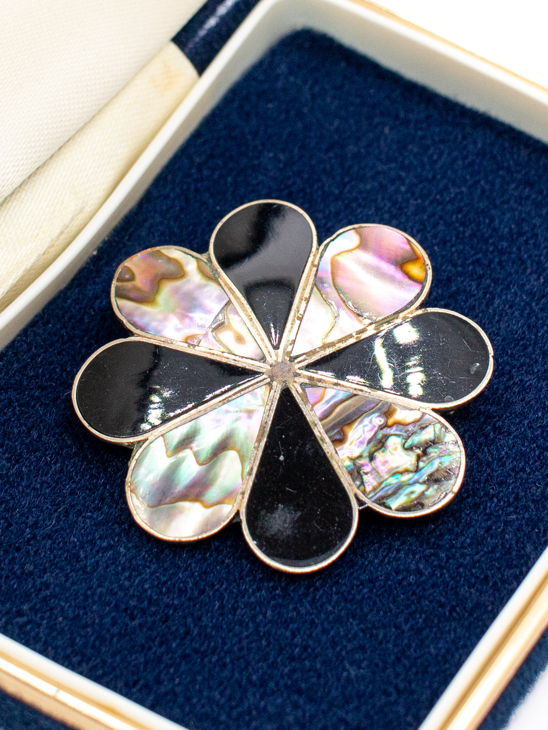 Vintage 50's Brooch in Black