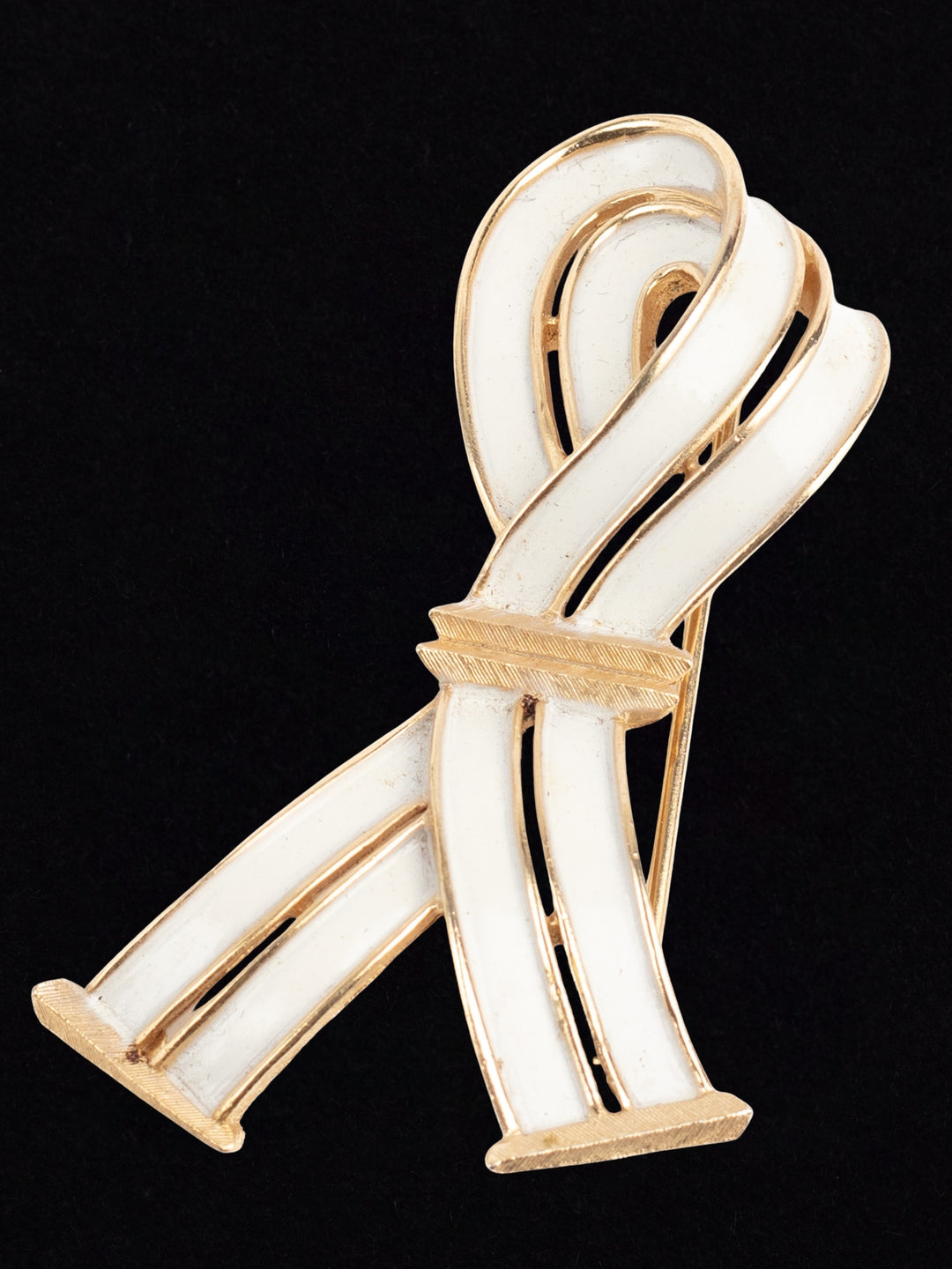 Vintage 80's Brooch in White