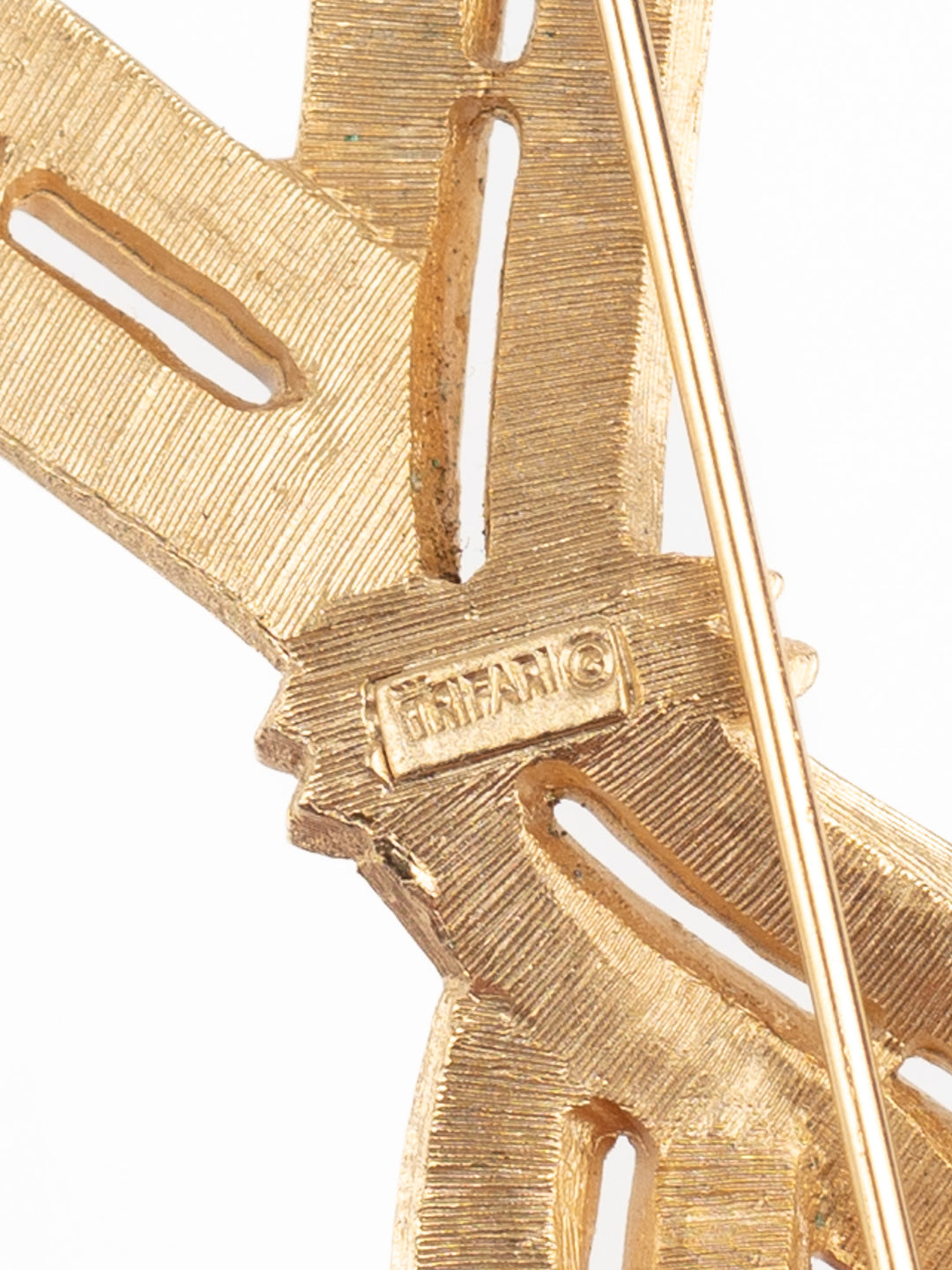 Vintage 80's Brooch in White